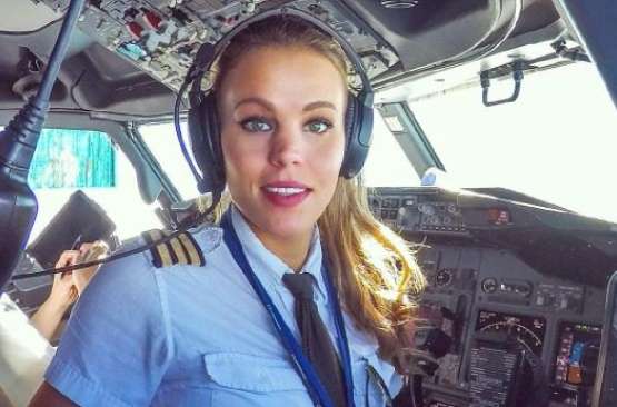 woman pilot photo